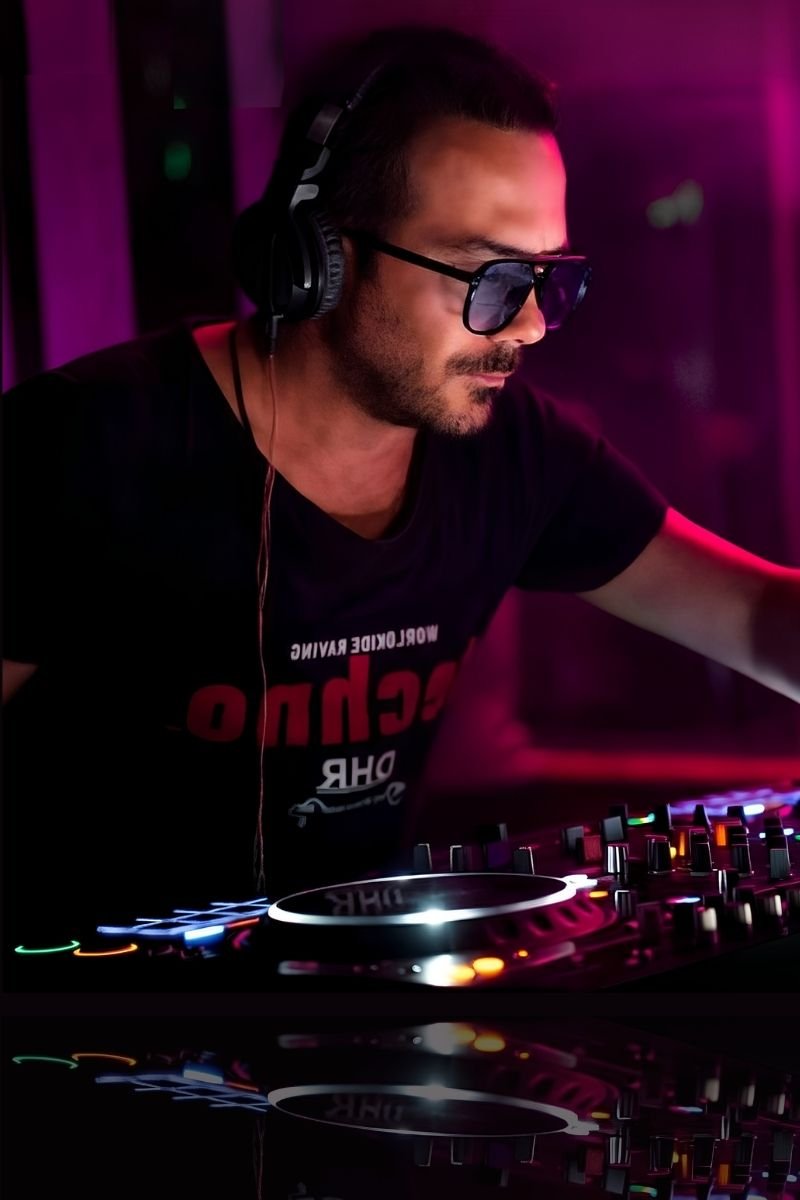 Findike - DJ Mixing Live Electronic Music Set